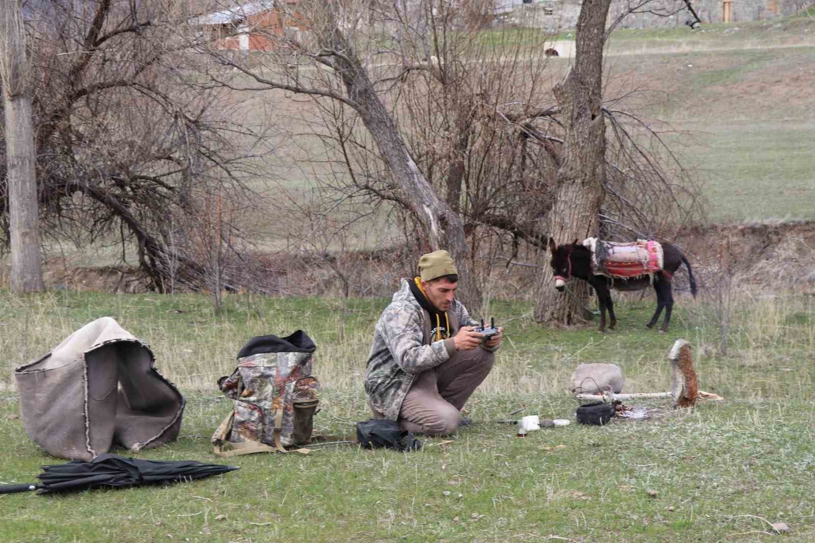 Saksağandan etkilendi, çobanlığı dijitalleştirdi, artık koyun sürüsünü dronle yönetiyor