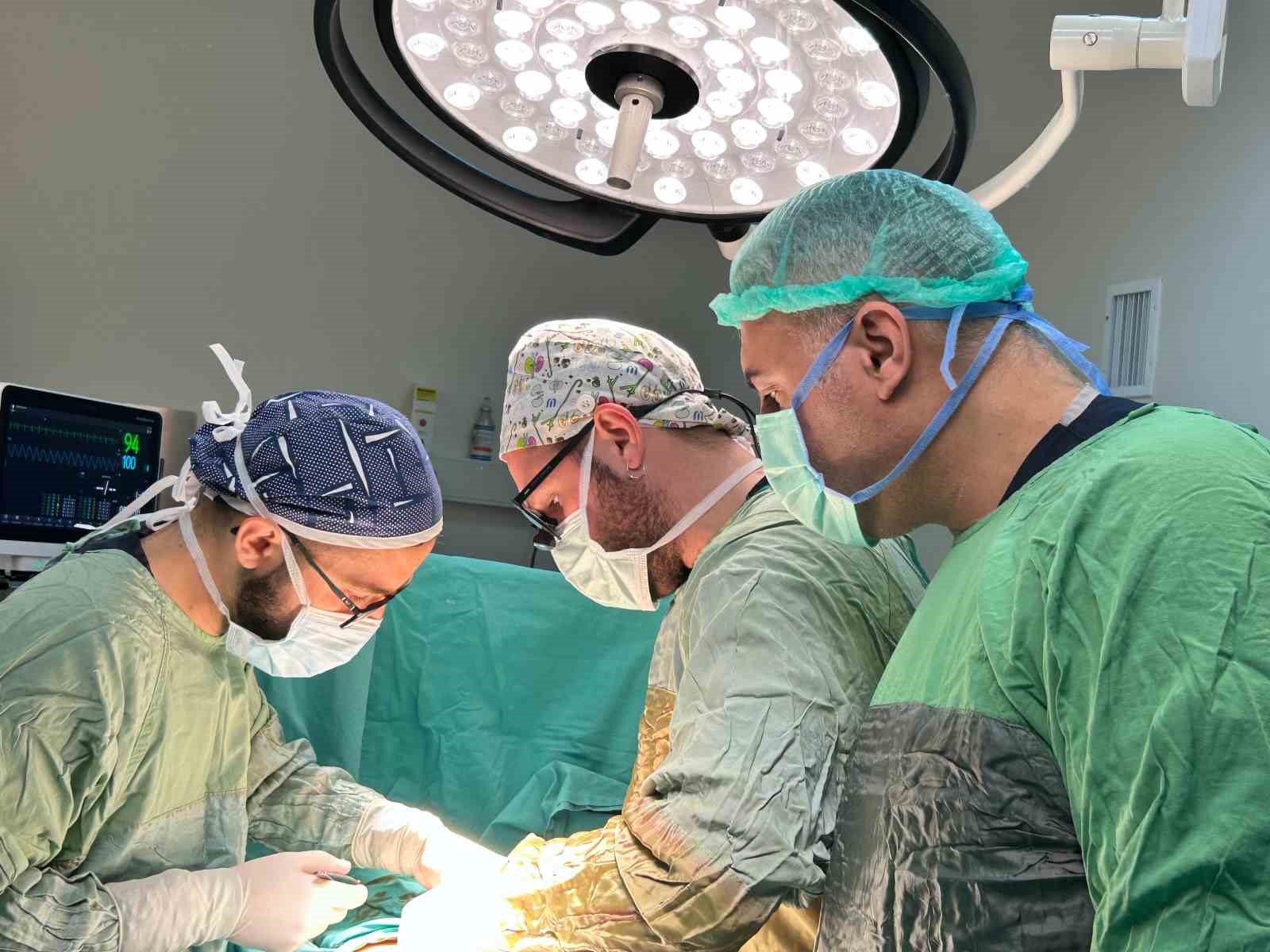 Muş’ta midesi delinen çocuk ameliyatla sağlığına kavuştu