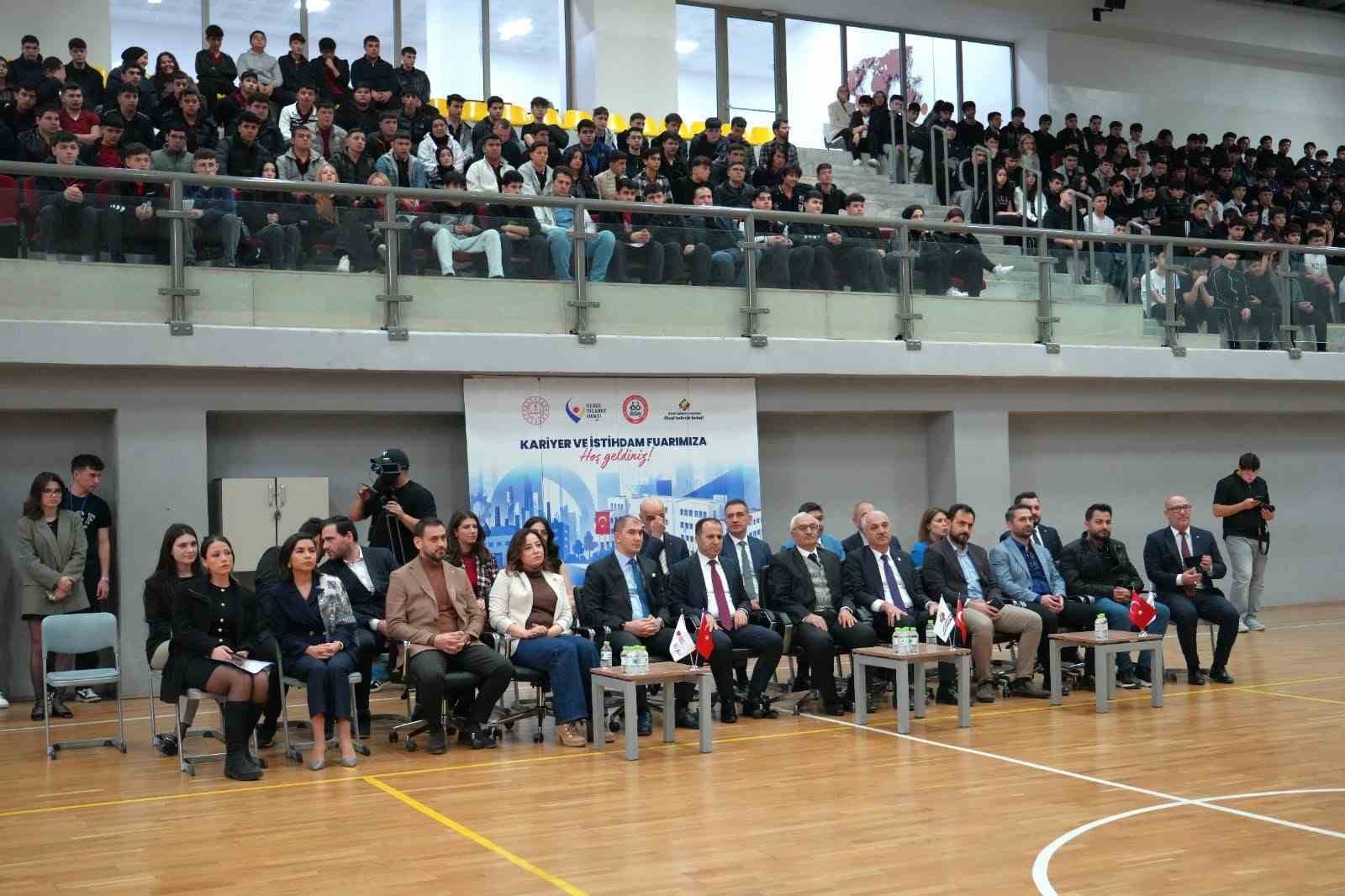 Sanayinin kalbi Gebze’de geleceğin ustaları iş dünyasıyla buluştu