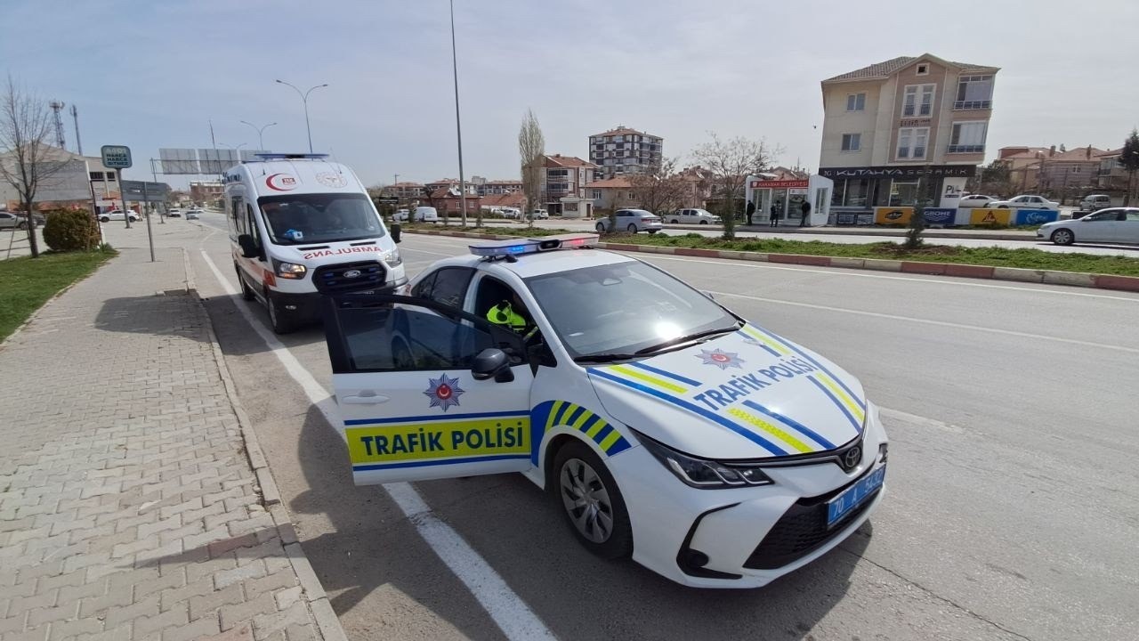 Karaman’da otomobile çarpan motosikletli yaralandı