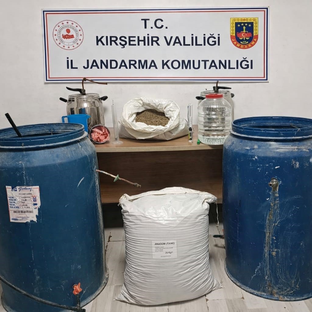 Kırşehir’de kaçak alkol üretimi yapan kişiye operasyon