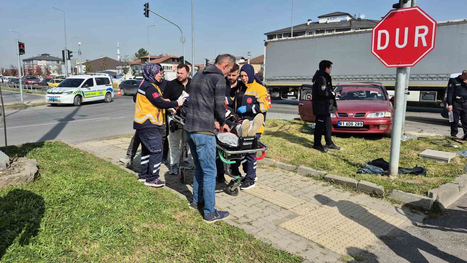 Düzce’de kavşakta otomobiller çarpıştı: 6 yaralı