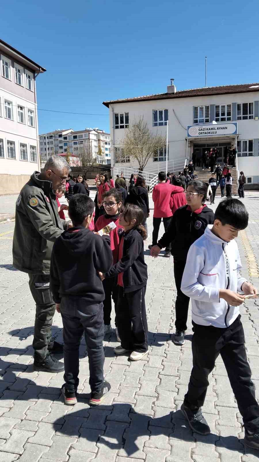 Elazığ’da öğrencilere orman yangını ile mücadele çalışması