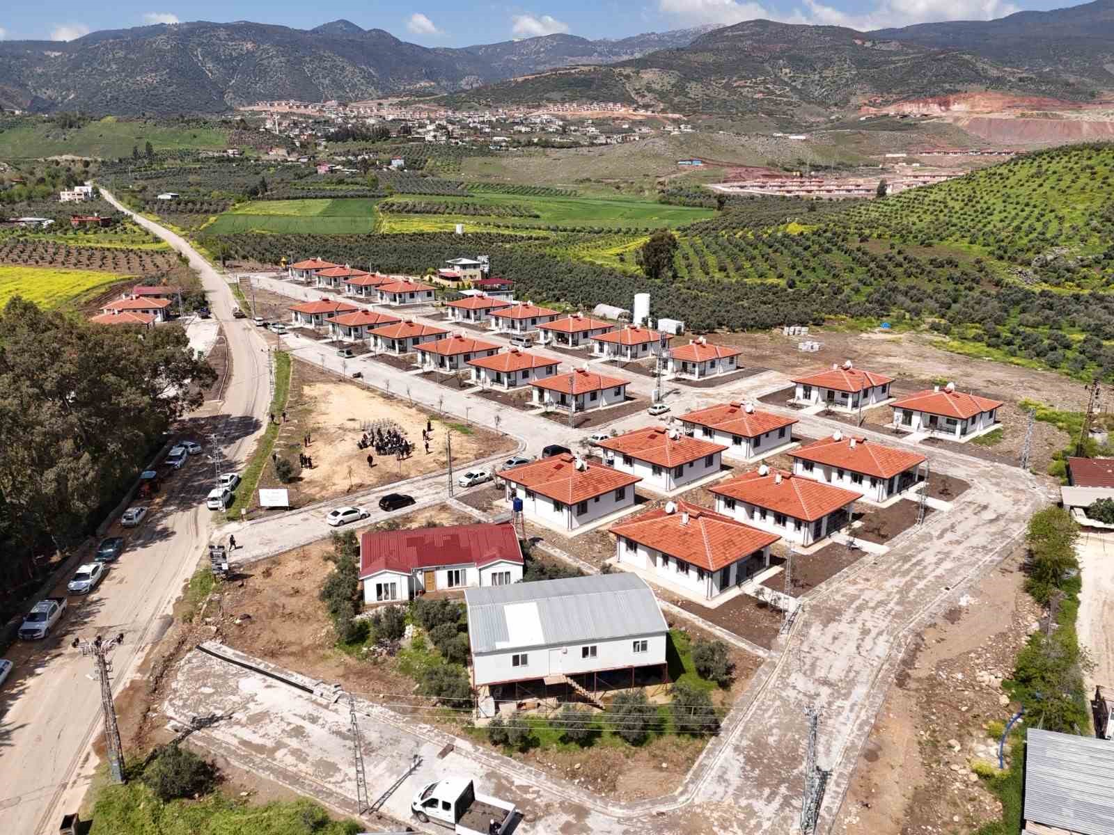 Hatay Büyükşehir Belediyesi’nin inşa ettiği köy evleri depremzede vatandaşların sıcak yuvası oldu