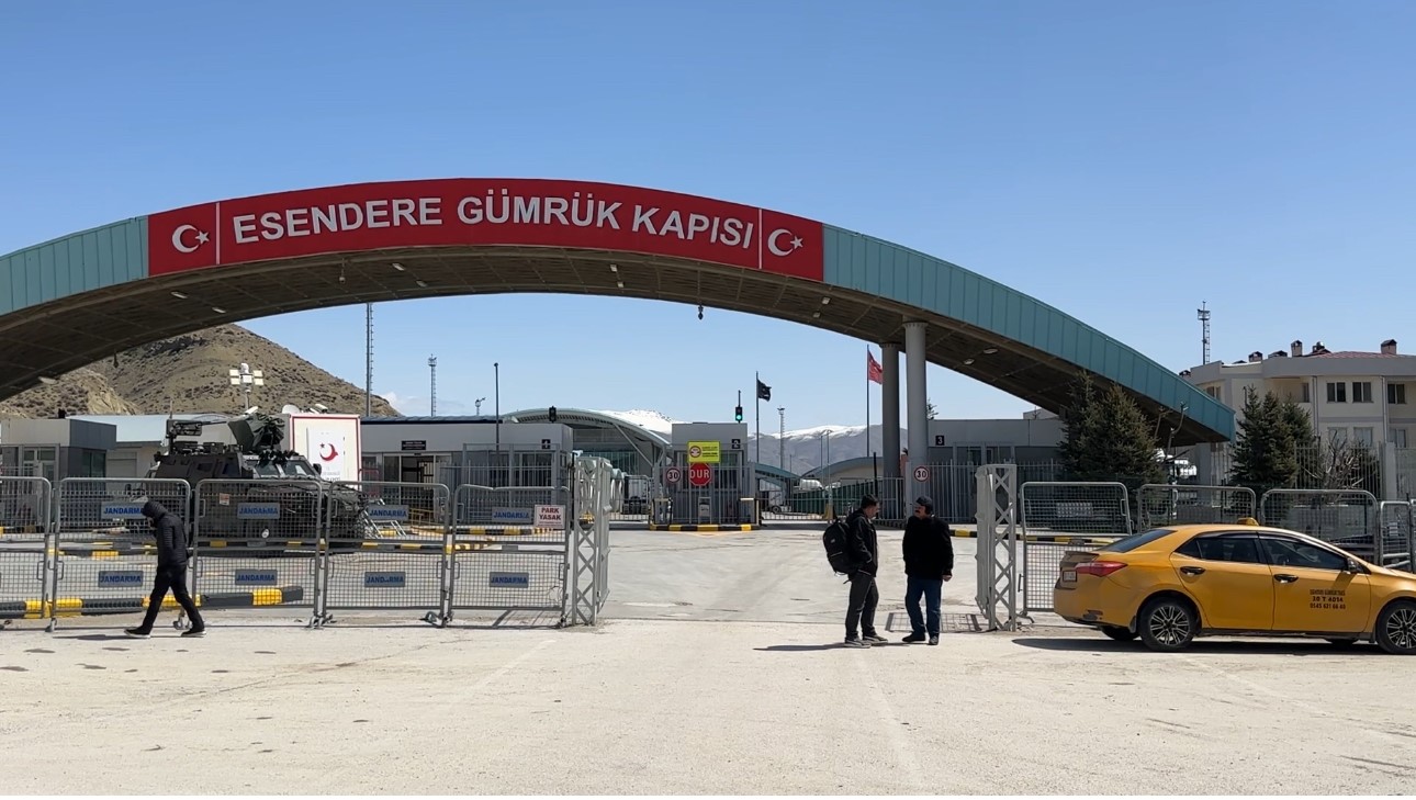 Esendere Sınır Kapısı’nda "güvenli geçiş" mesaisi sürüyor
