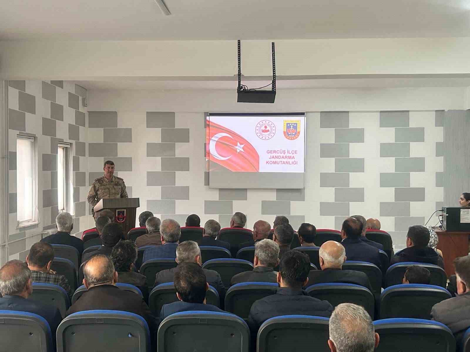 Gercüş’te muhtarlara kapsamlı bilgilendirme eğitimi