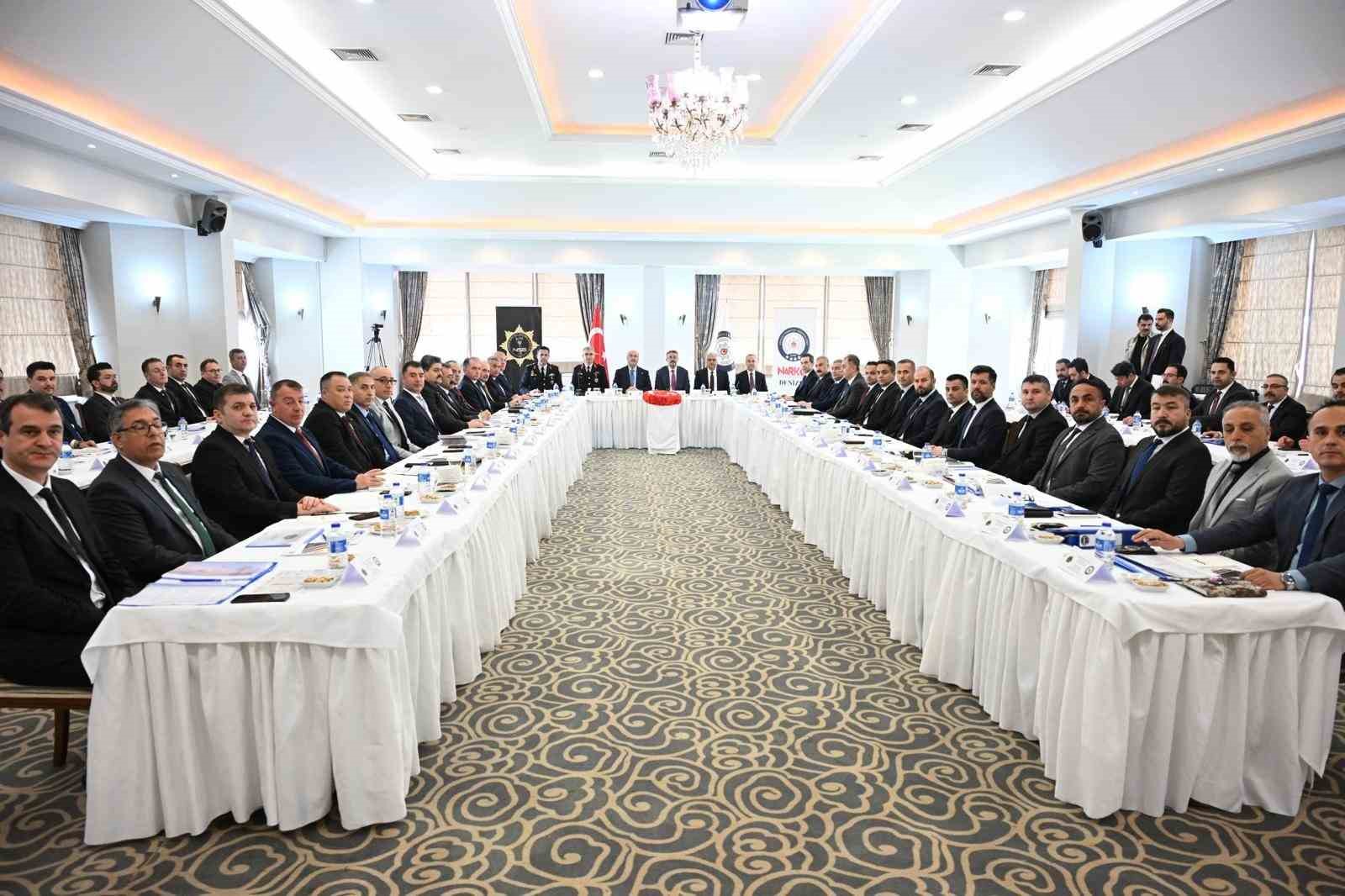 Denizli’de bölgesel narkotik zirvesi toplantısı gerçekleşti