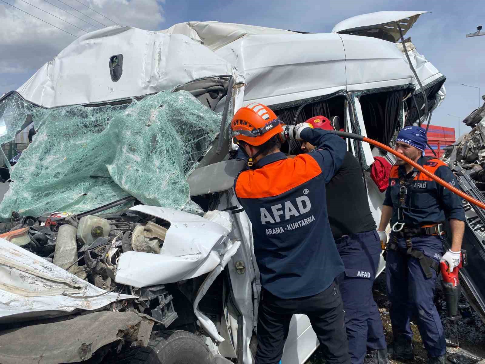 Kırşehir’de zincirleme kaza: 1’i ağır 5 yaralı