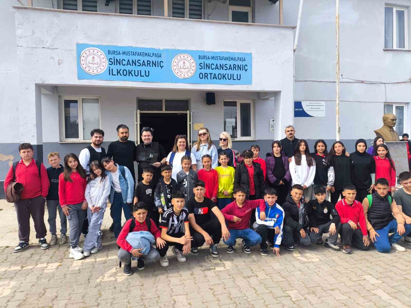 "Öğrencilerin yüzü güldü, saçları şekillendi"