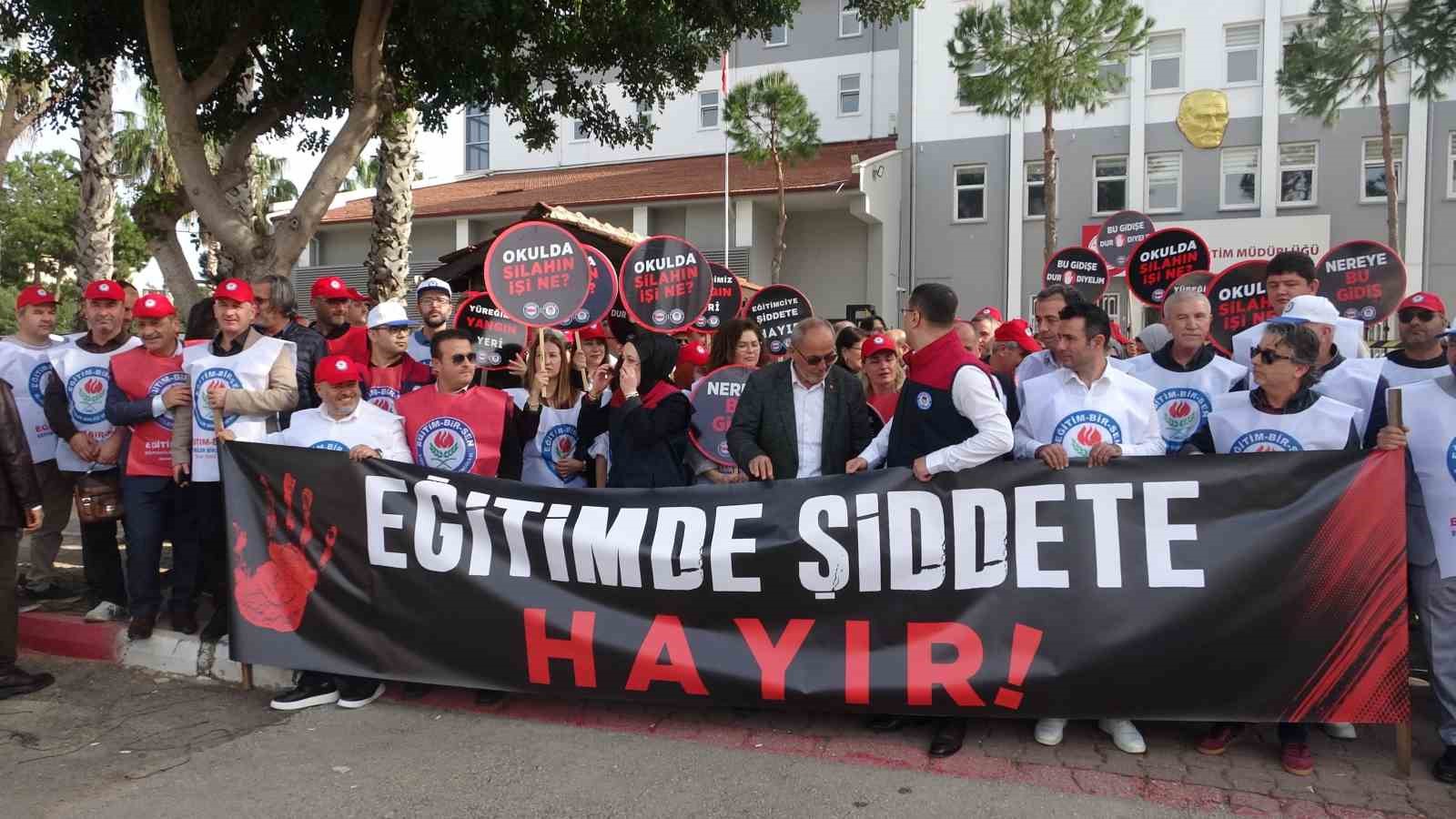 Antalya’da okullara yapılan saldırılar protesto edildi