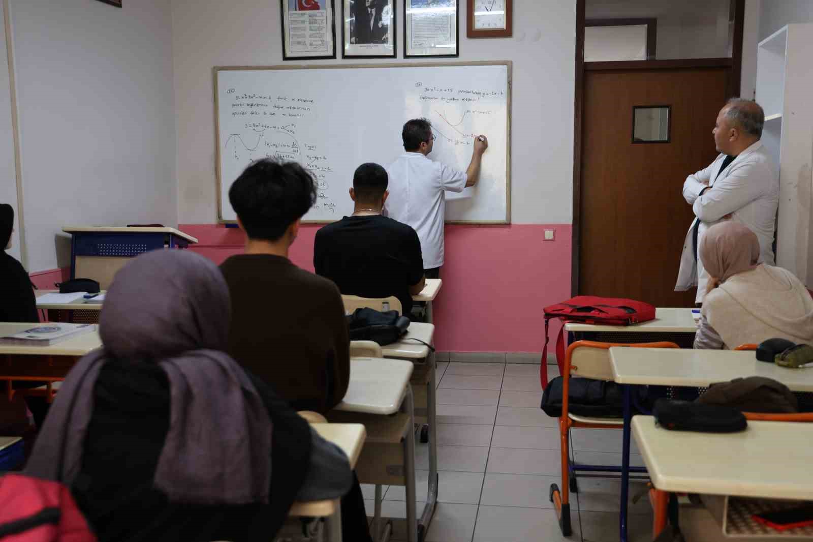 Özenti davranışta süreklilik kişilik bozukluğunun habercisi olabilir