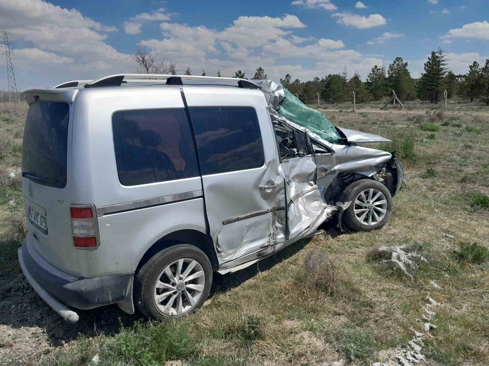 Konya tır ile hafif ticari araç çarpıştı: 1 ölü