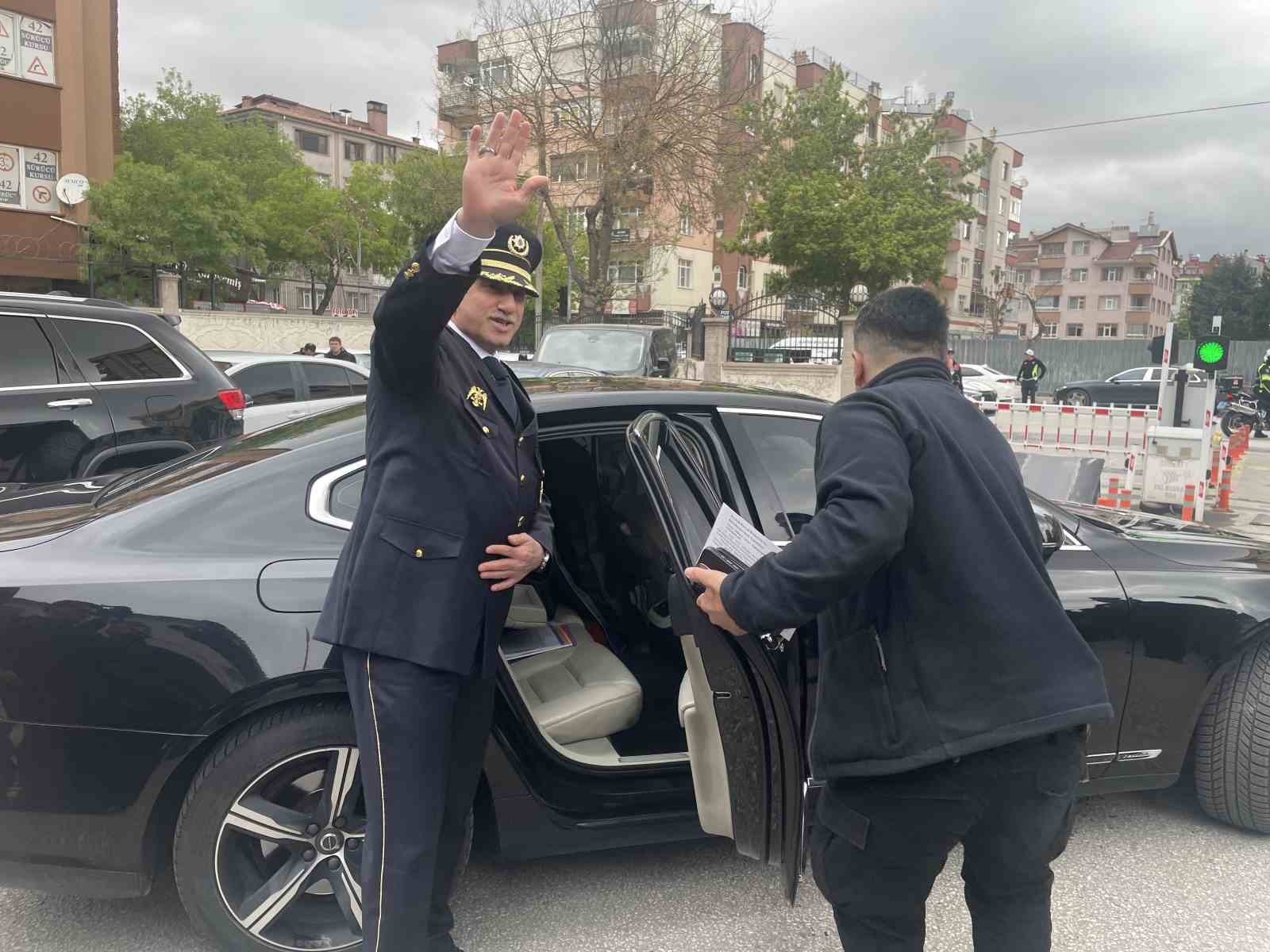 Ankara Emniyet Müdürlüğü görevine atanan Maksut Yüksek, Konya’ya veda etti