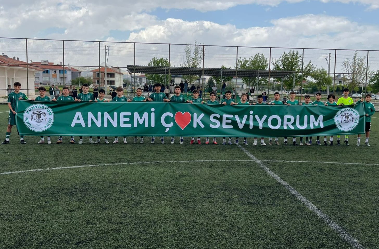 Minik Yüreklerden Annelere Anlamlı Jest