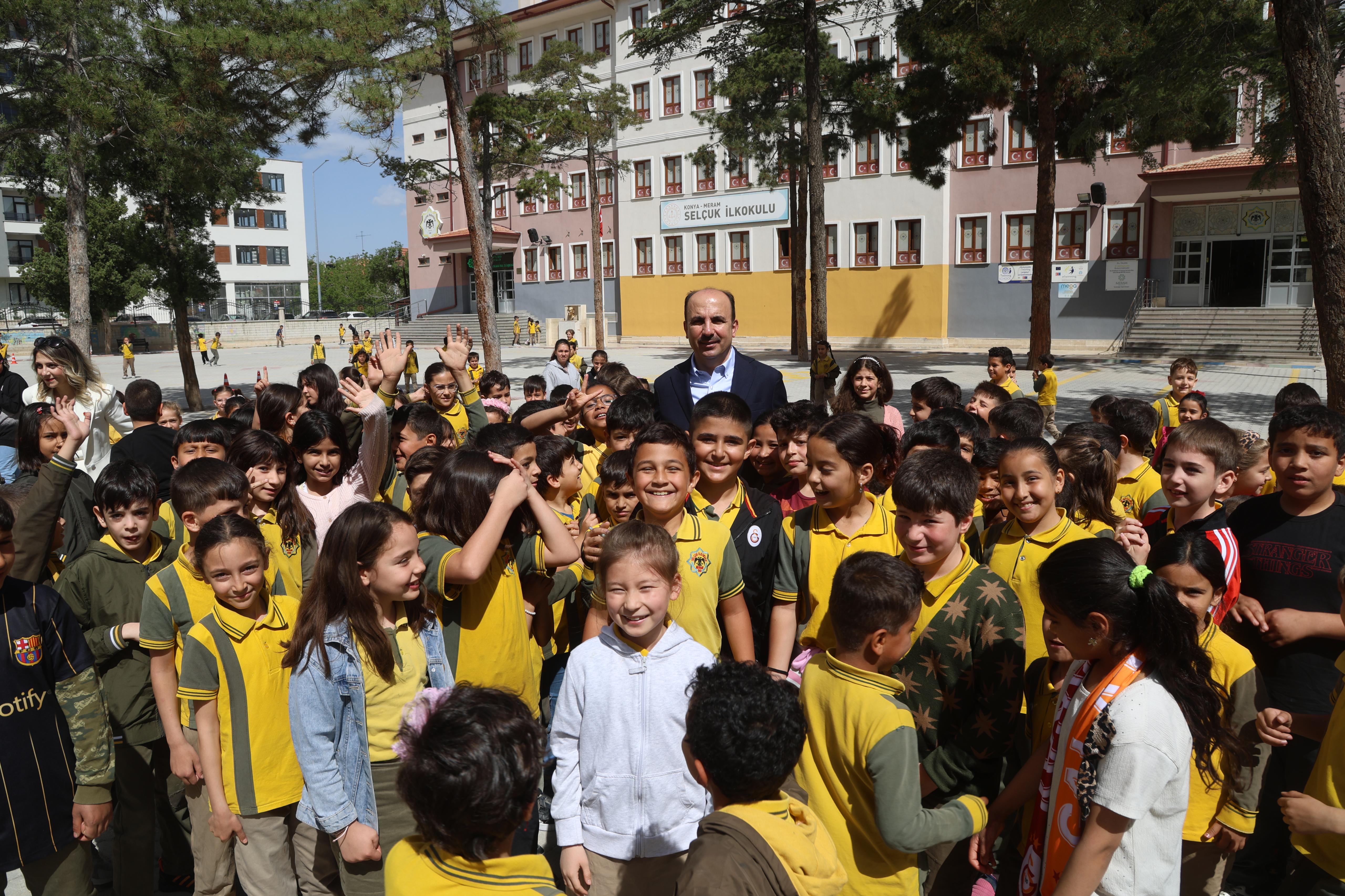 Başkan Altay, Mezun Olduğu Selçuk İlkokulu’nu Ziyaret Etti