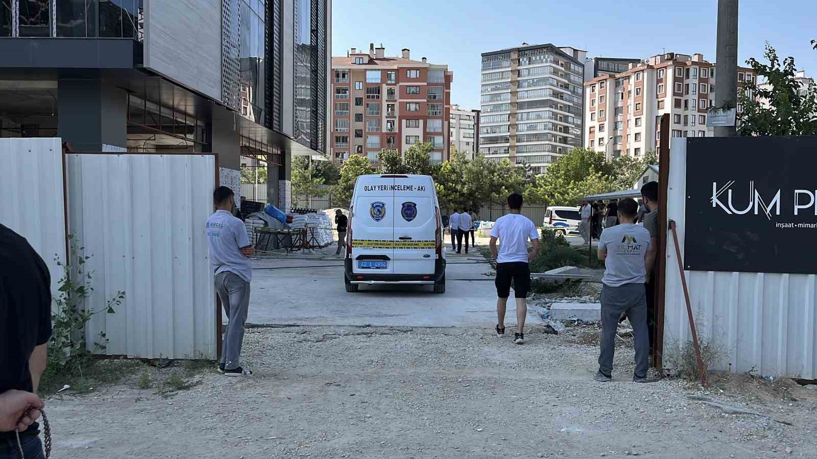 İnşaatın yedinci katında yük asansöründen düşen usta öldü