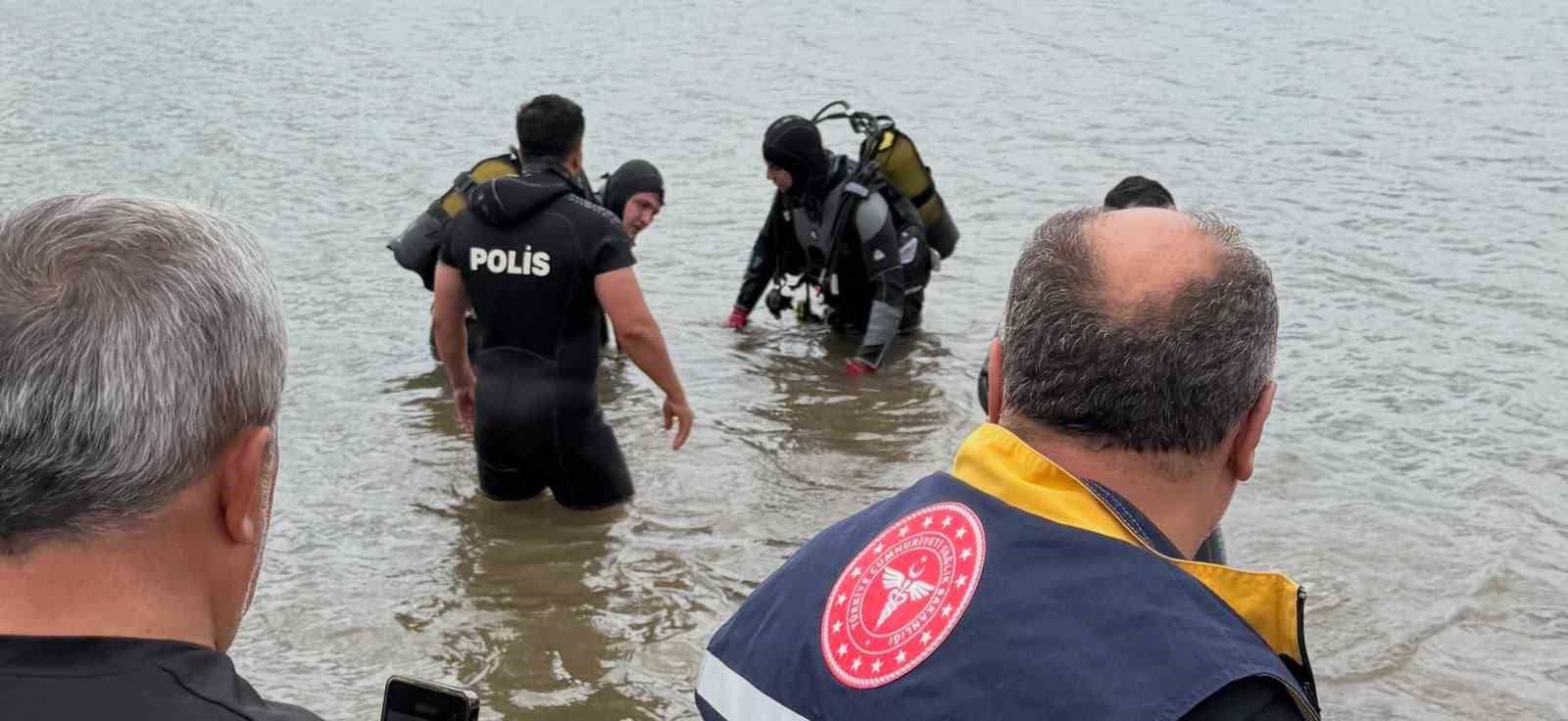 Oltasını düşürdüğü gölette boğularak hayatını kaybetti