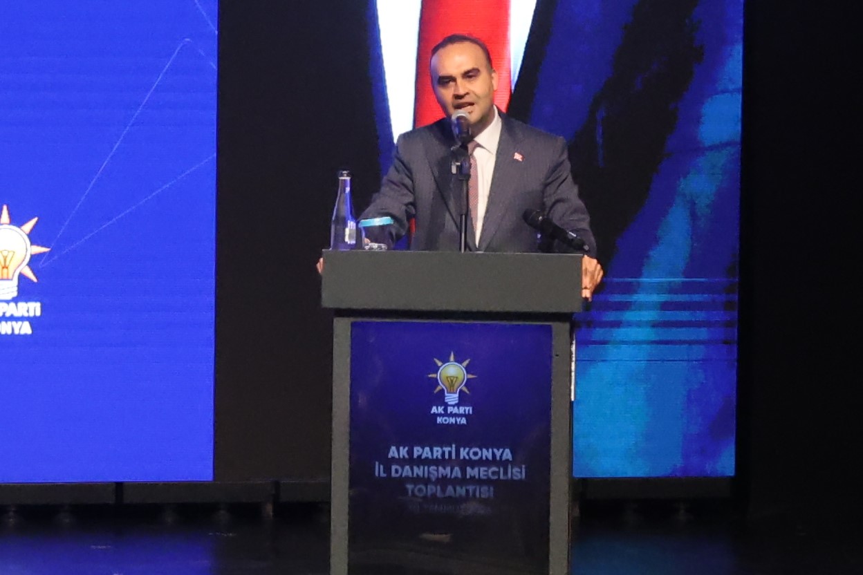 Bakan Kacır: "Ay yıldızlı bayrağımızı kendi uzay aracımızla Ay’a ulaştıracağız"