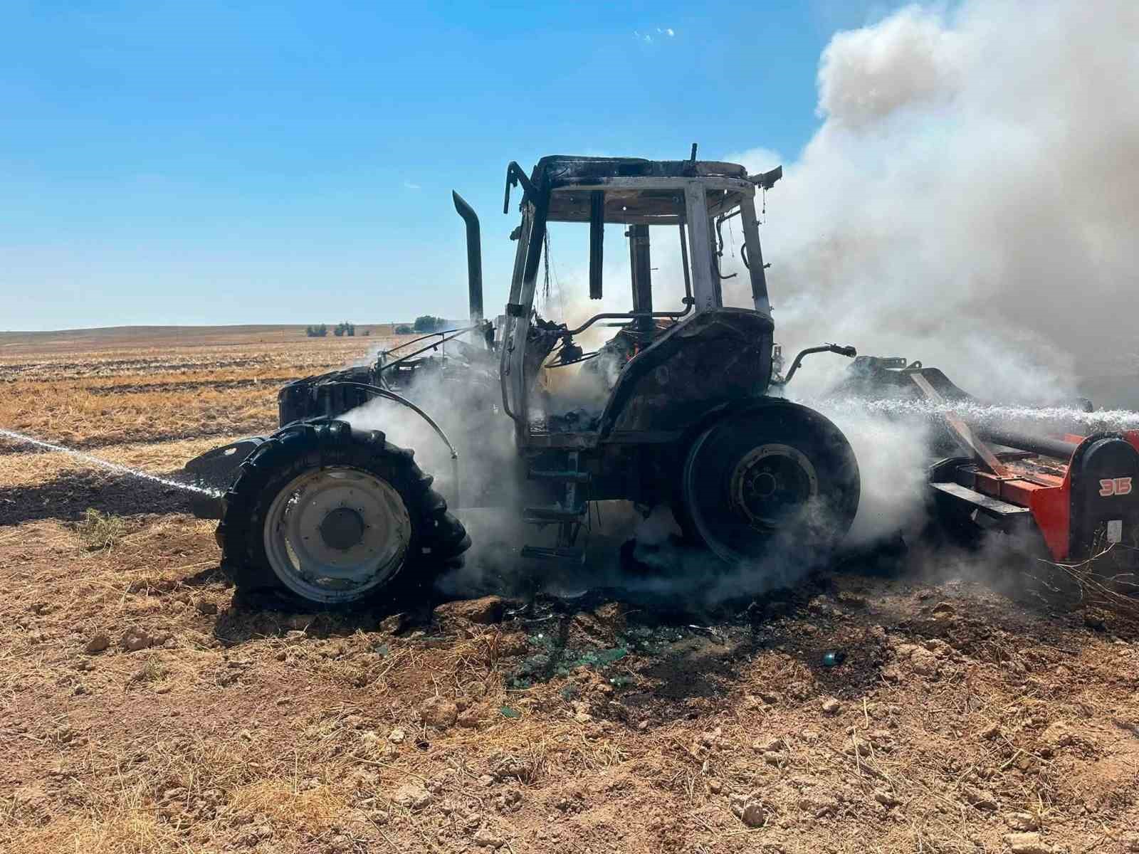 Kulu’da yanan traktör kullanılamaz hale geldi