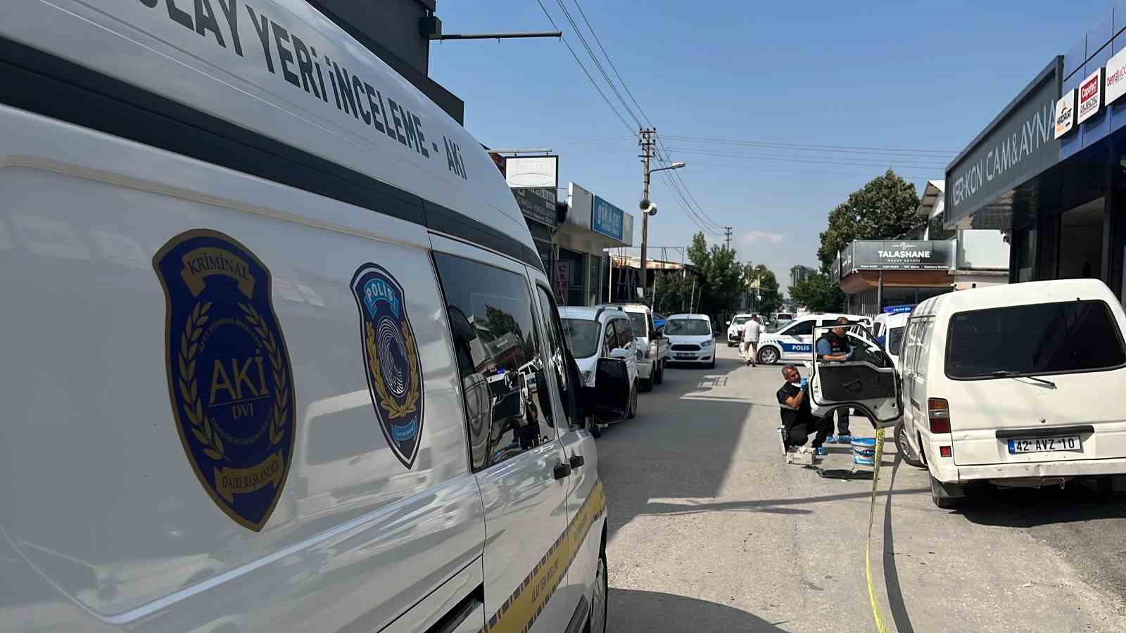 Lüks otomobille kar maskeli milyonluk soygun