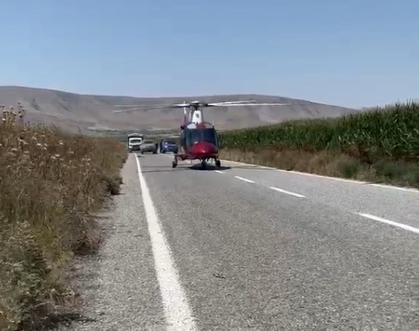 Otomobilde tartıştığı eşini tabancayla vurarak yaraladı