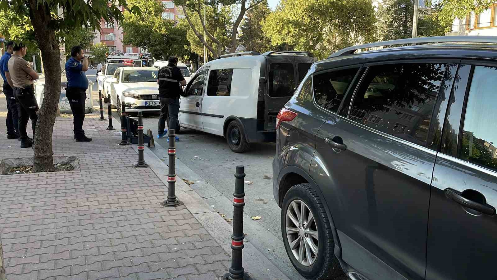 Husumetlisini sokak ortasında bıçaklayarak öldürdü: Saldırı anı kamerada