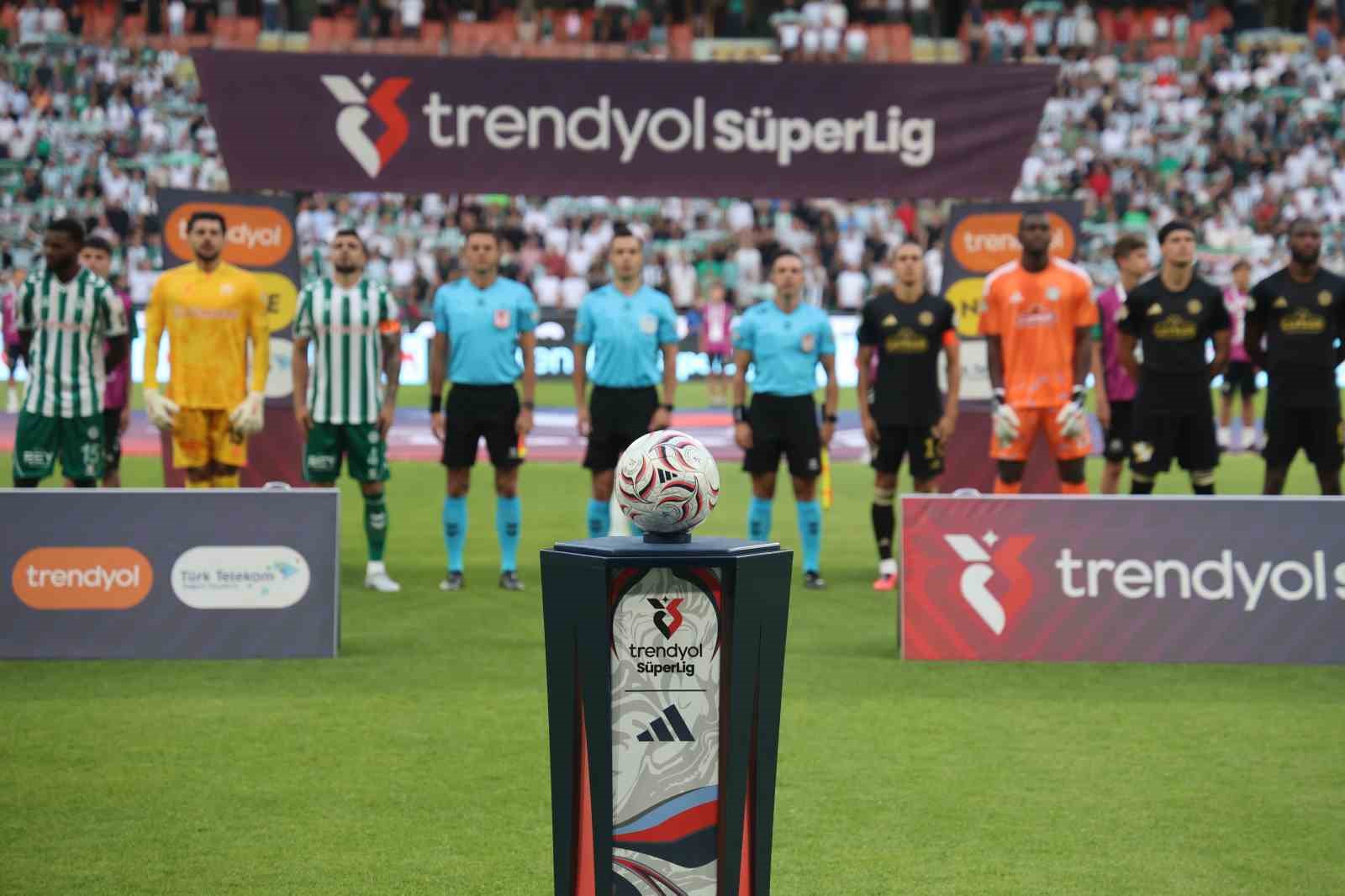 Trendyol Süper Lig: Konyaspor: 0 - Çaykur Rizespor: 0 (İlk yarı)