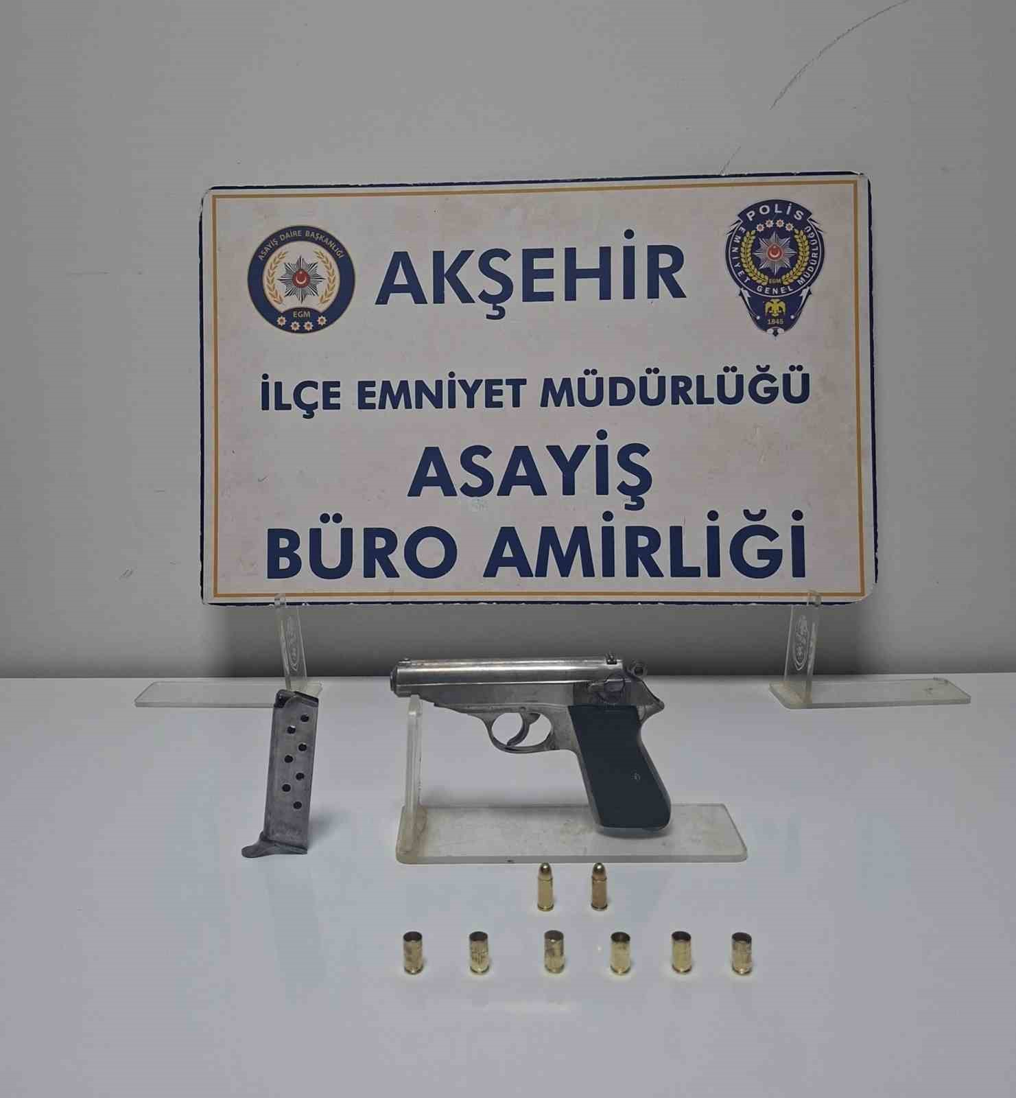 Polis düğünü izledi, havaya ateş eden şahsı suçüstü yakaladı