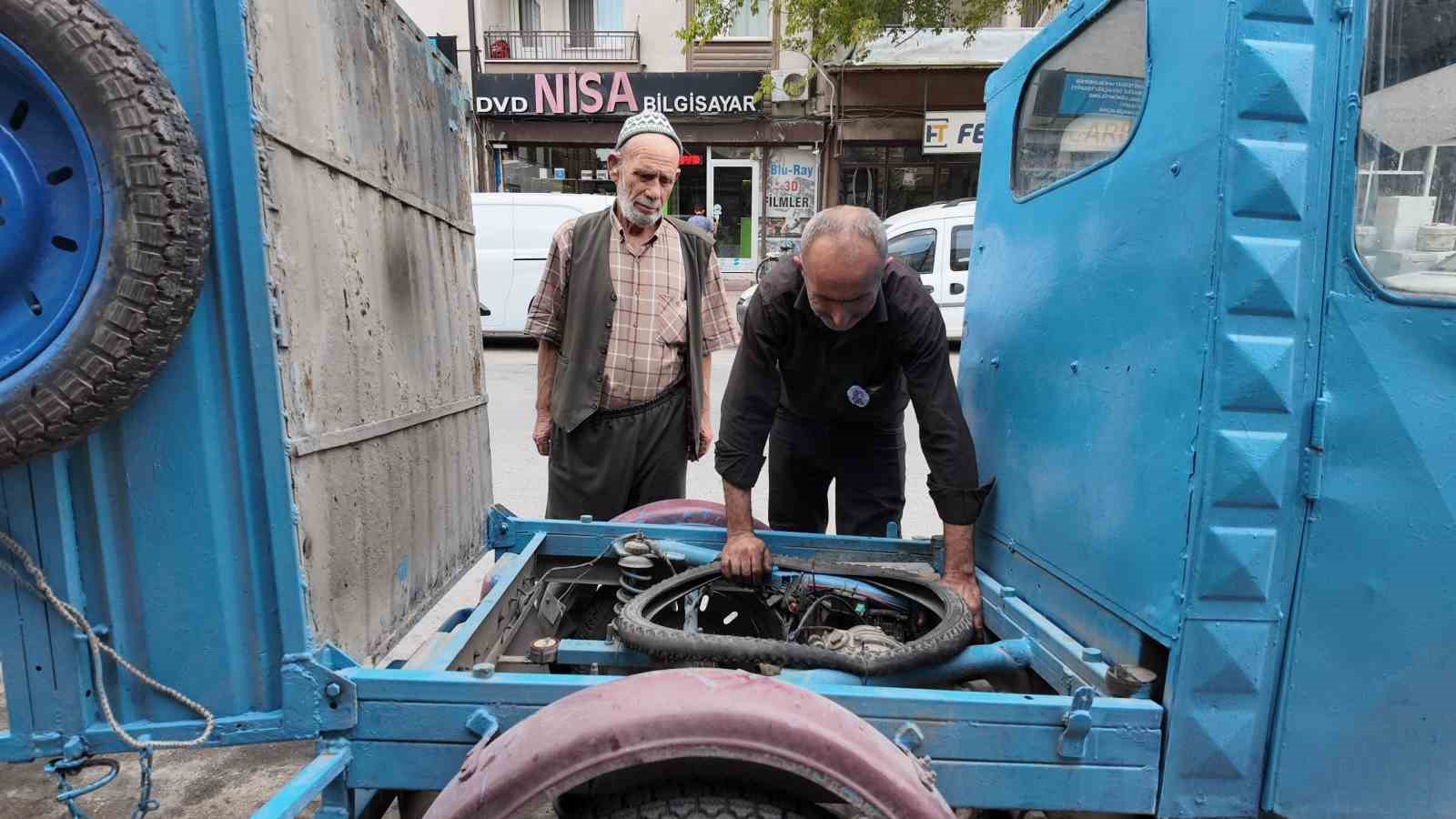 Konya’da üç tekerlekli motosikletler ustaların ellerinde yaşıyor