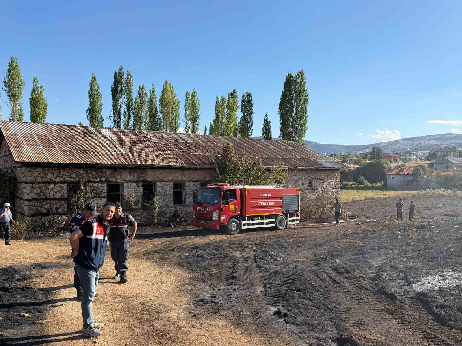 Saman yüklü kamyonda yangın çıktı