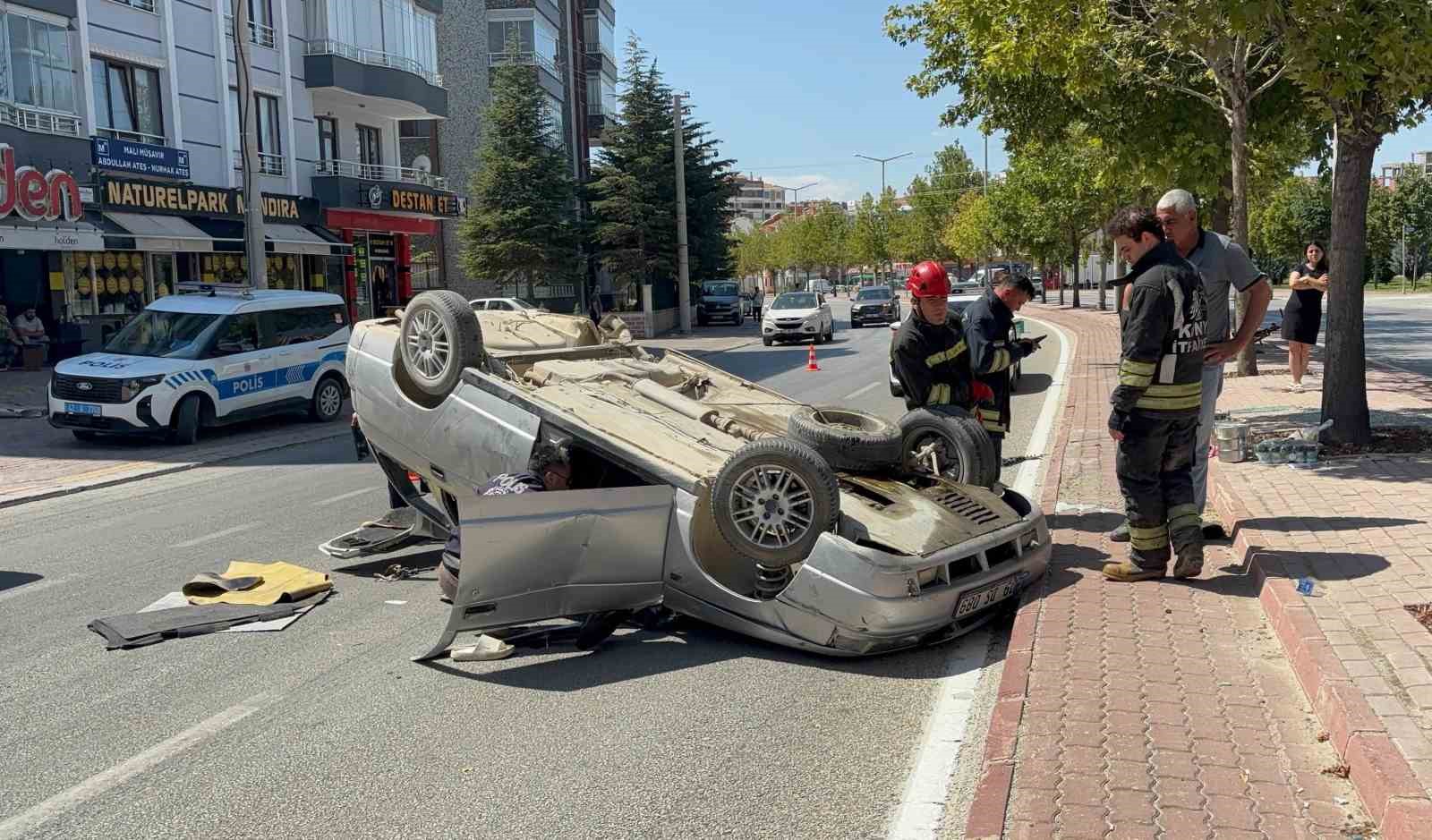 Kontrolden çıkıp takla atan araç sürücüsü yaralandı