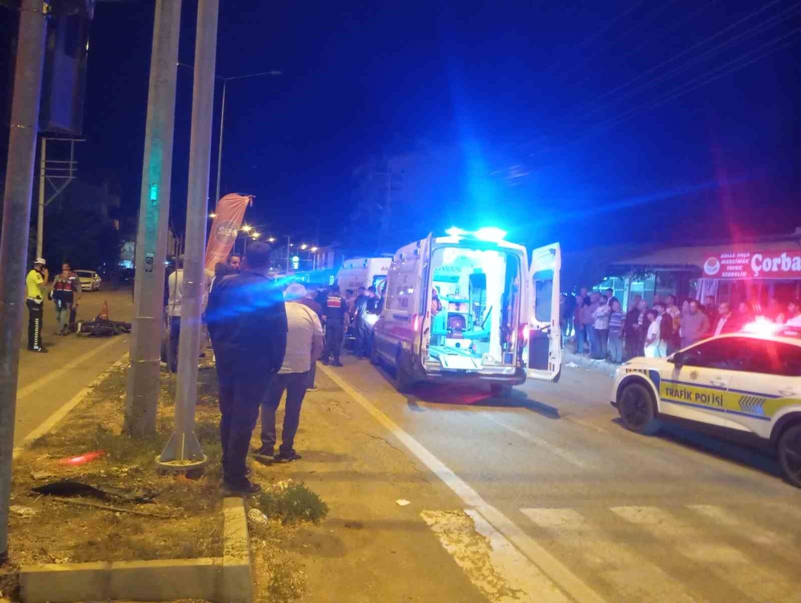 Otomobille çarpışan motosikletteki 2 kişi yaralandı