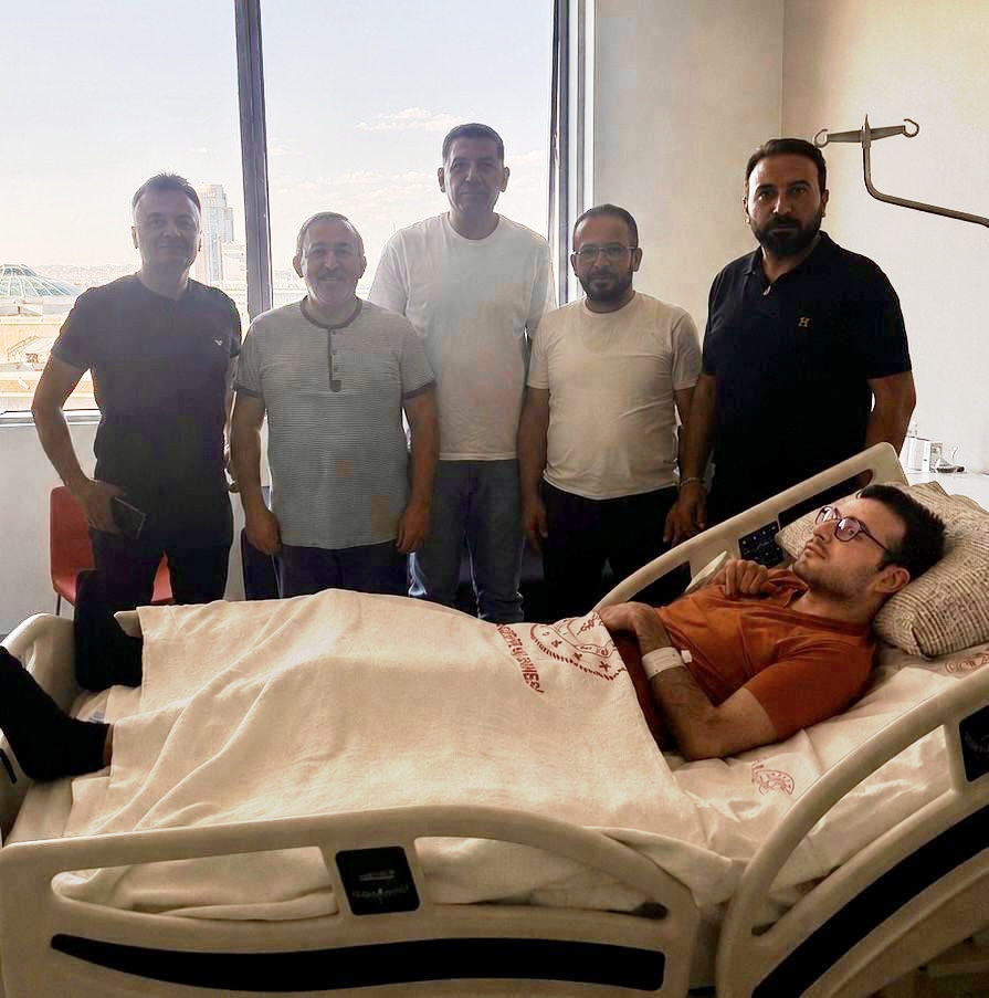 Yeni Medya Cemiyeti’nden Mustafa Tatlısu ve oğluna geçmiş olsun ziyareti