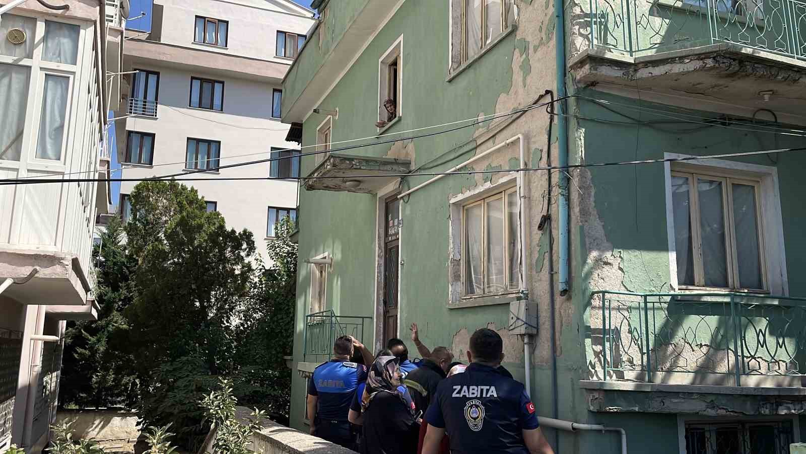 ‘Binadan kötü koku’ ihbarı ekipleri alarma geçirdi, gerçek bambaşka çıktı