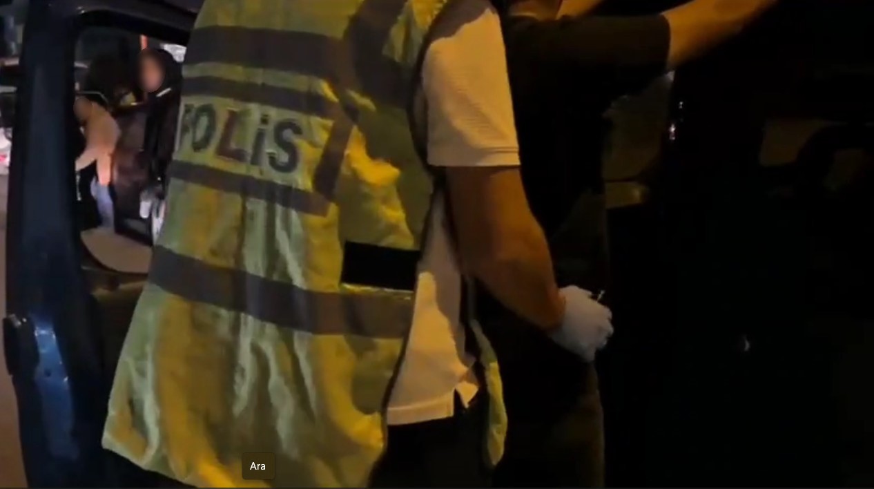 Konya’da "Huzur-42-8" uygulamasında 54 yıl kesinleşmiş hapis cezası bulunan 3 şahıs yakalandı