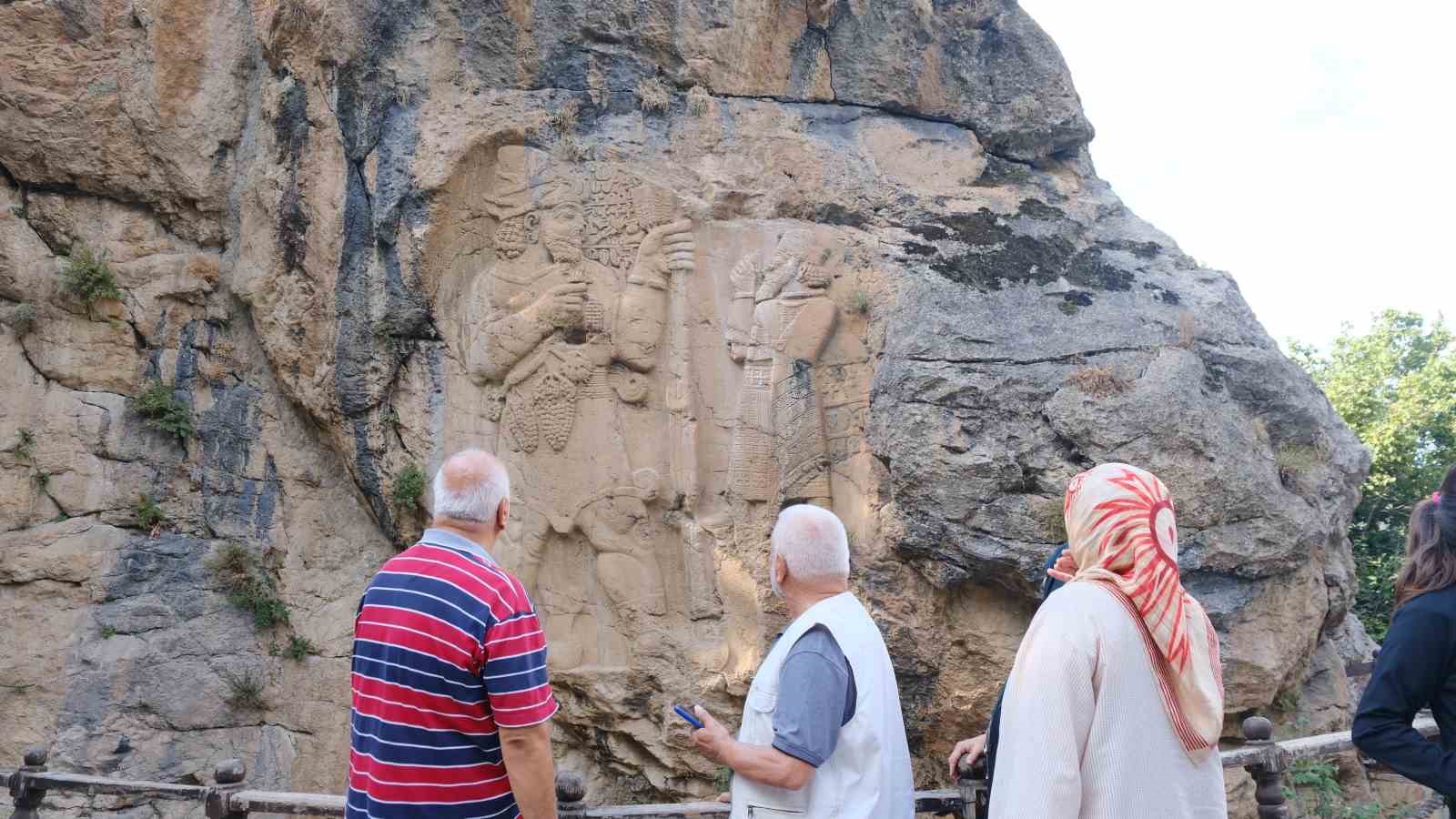 3 bin yıllık İvriz Kaya Anıtı ziyaretçilerini ağırlıyor