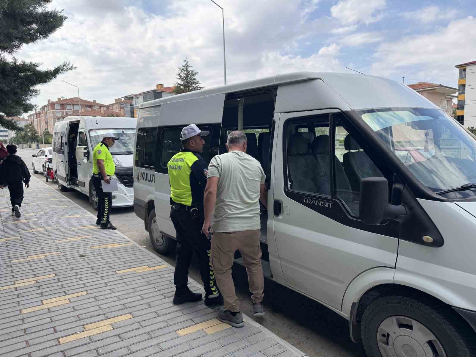 Kulu’da okul servisleri ve çevrelerine sıkı denetim