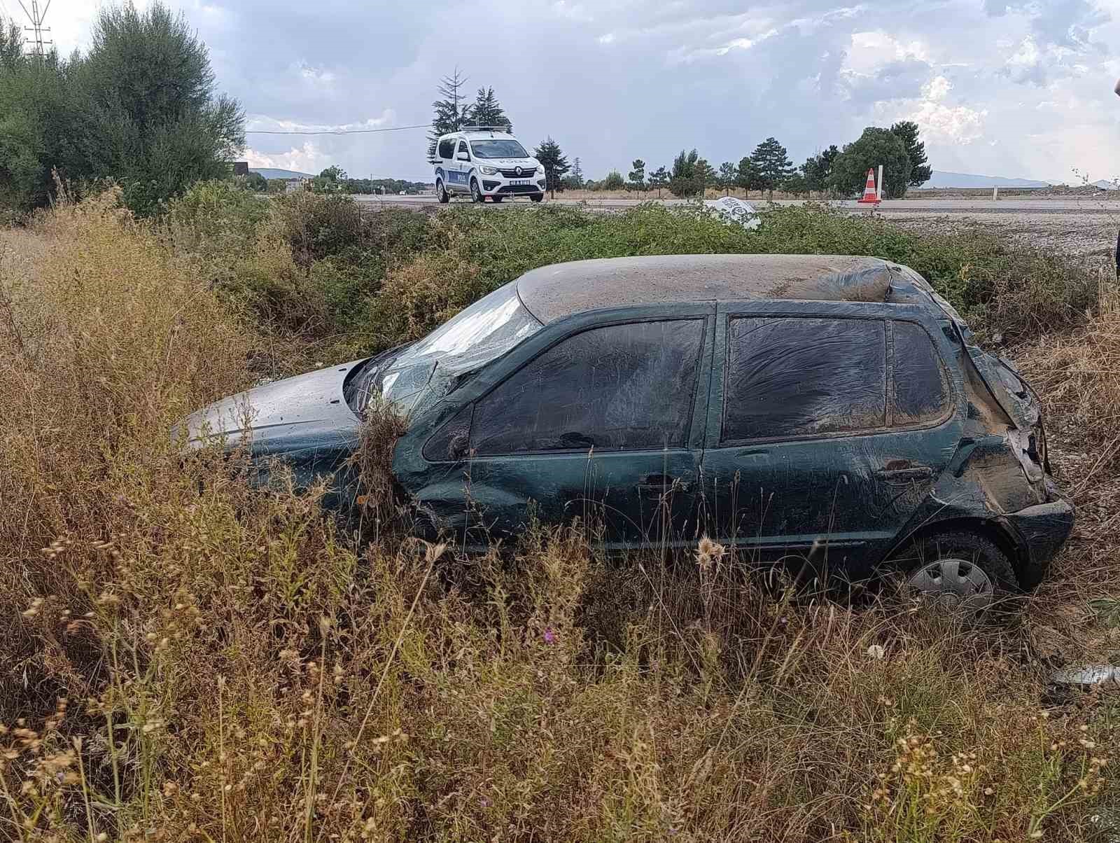 Kaygan yolda kontrolden çıkan otomobil şarampole devrildi: 1 yaralı