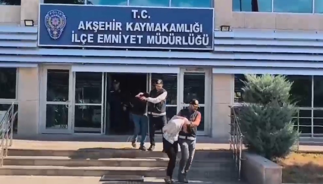 Manisa’da dolandırdılar, Konya’da altınlarla yakalandılar