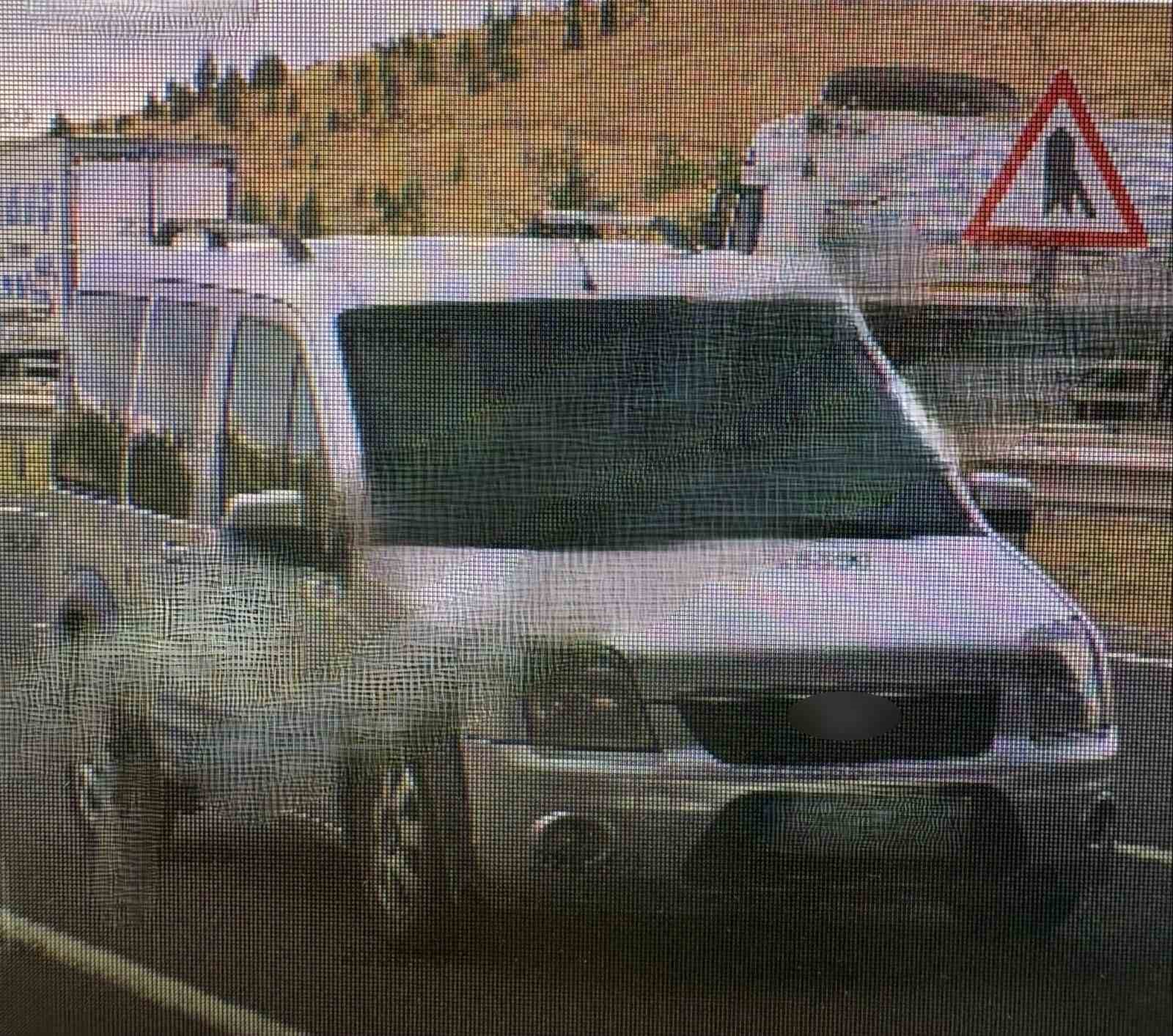 Kendilerini polis ve savcı diye tanıtıp milyonları dolandıran 2 kişi tutuklandı