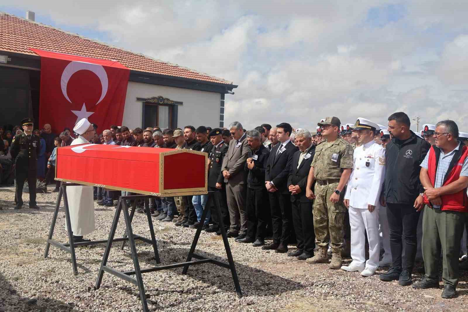 Düğünde isabet eden kurşunla hayatını kaybeden uzman çavuş son yolculuğuna uğurlandı