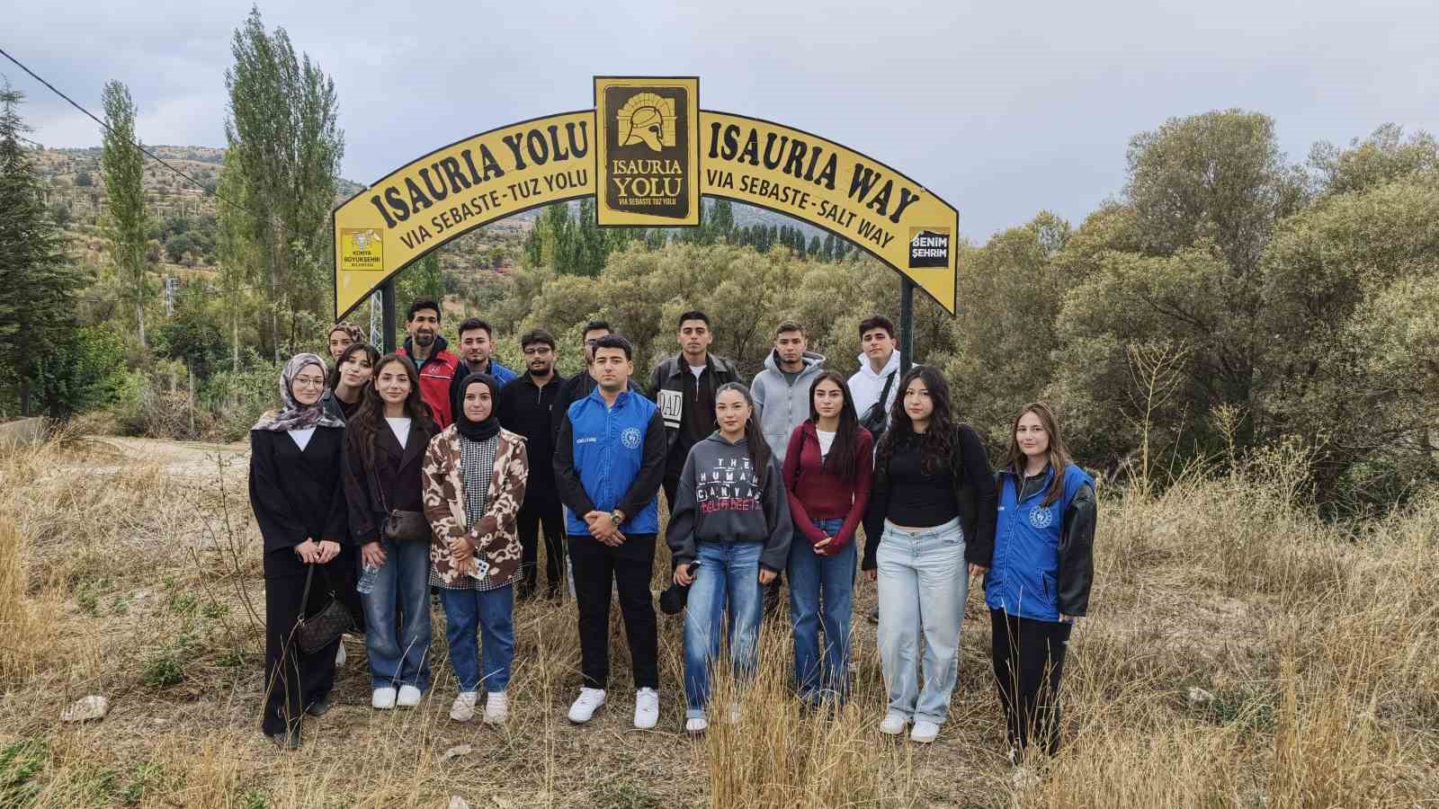 Bozkır’a yeni gelen üniversite öğrencilerine doğa yürüyüşü