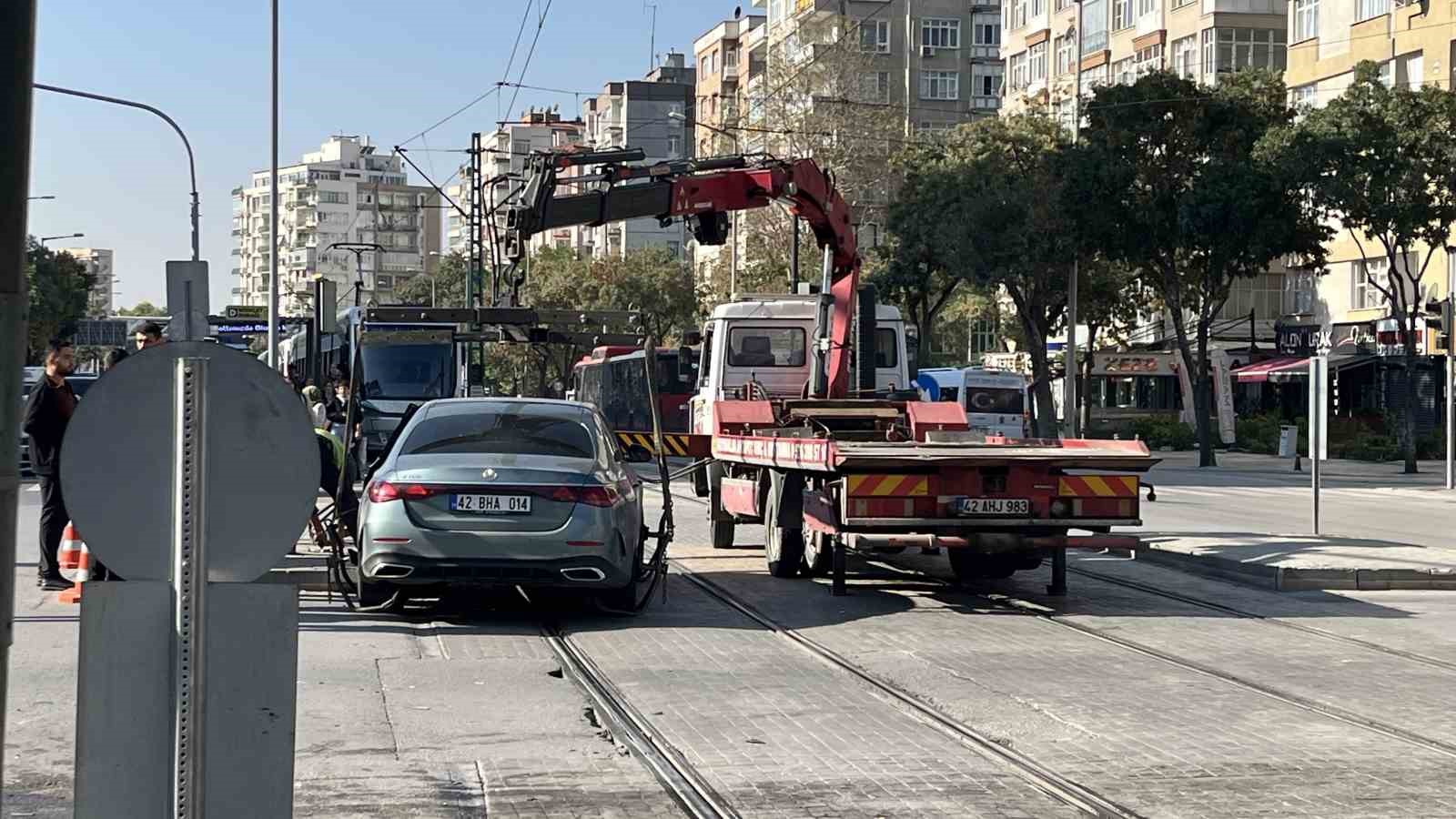 Konya’da tramvay seferini durduran kaza