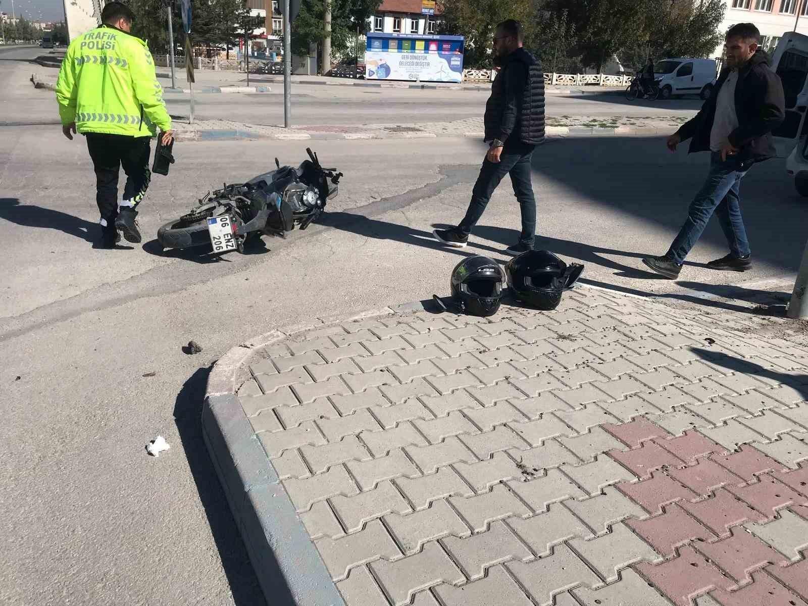 Konya’da SUV tipi araç ile motosiklet çarpıştı: 2 yaralı